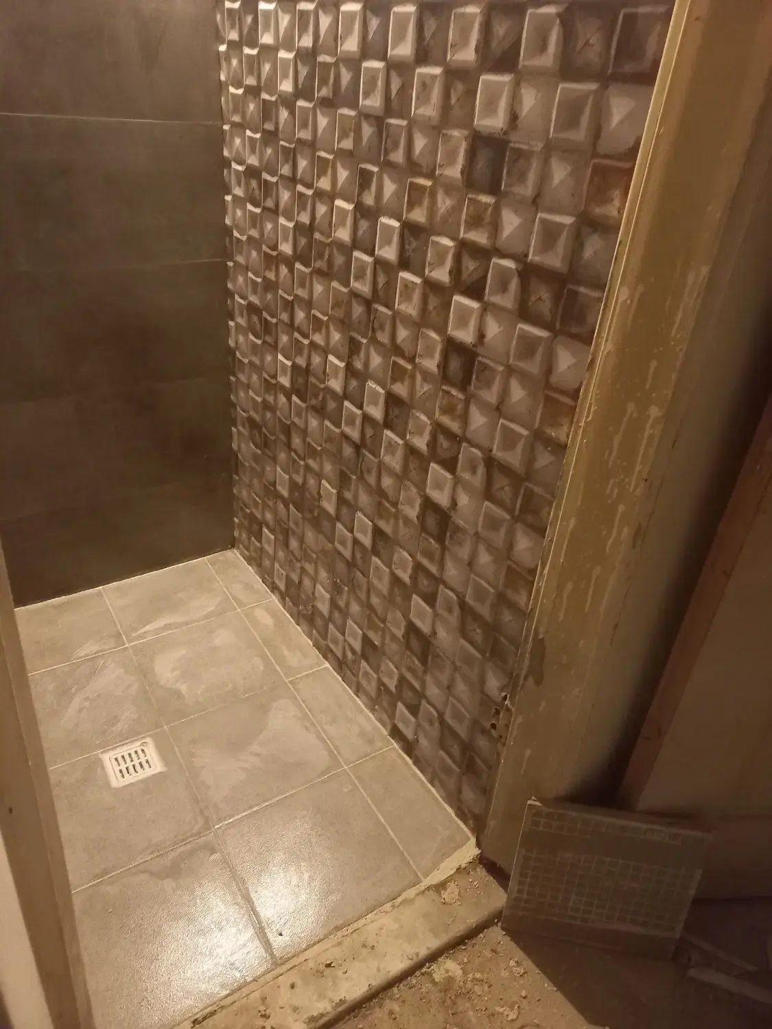 تخریب کاشی کاری گچکاری لوله کشی سیمان کاری بنایی