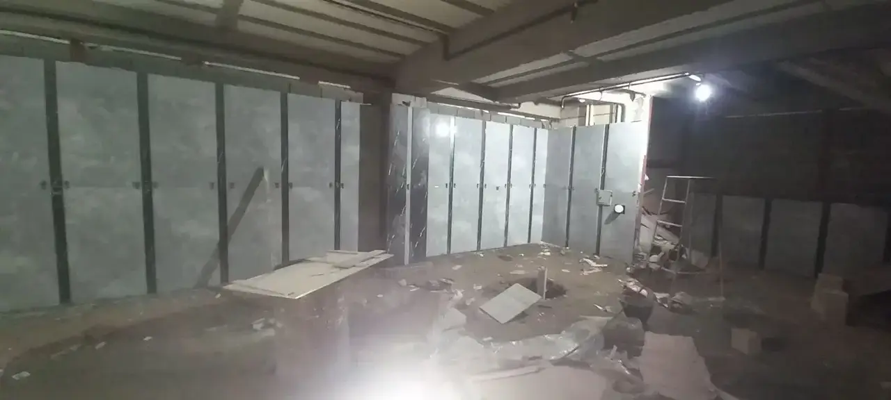 اجرای کاشی سرامیک کف نما ساختمان عیبیابی نم سرویس