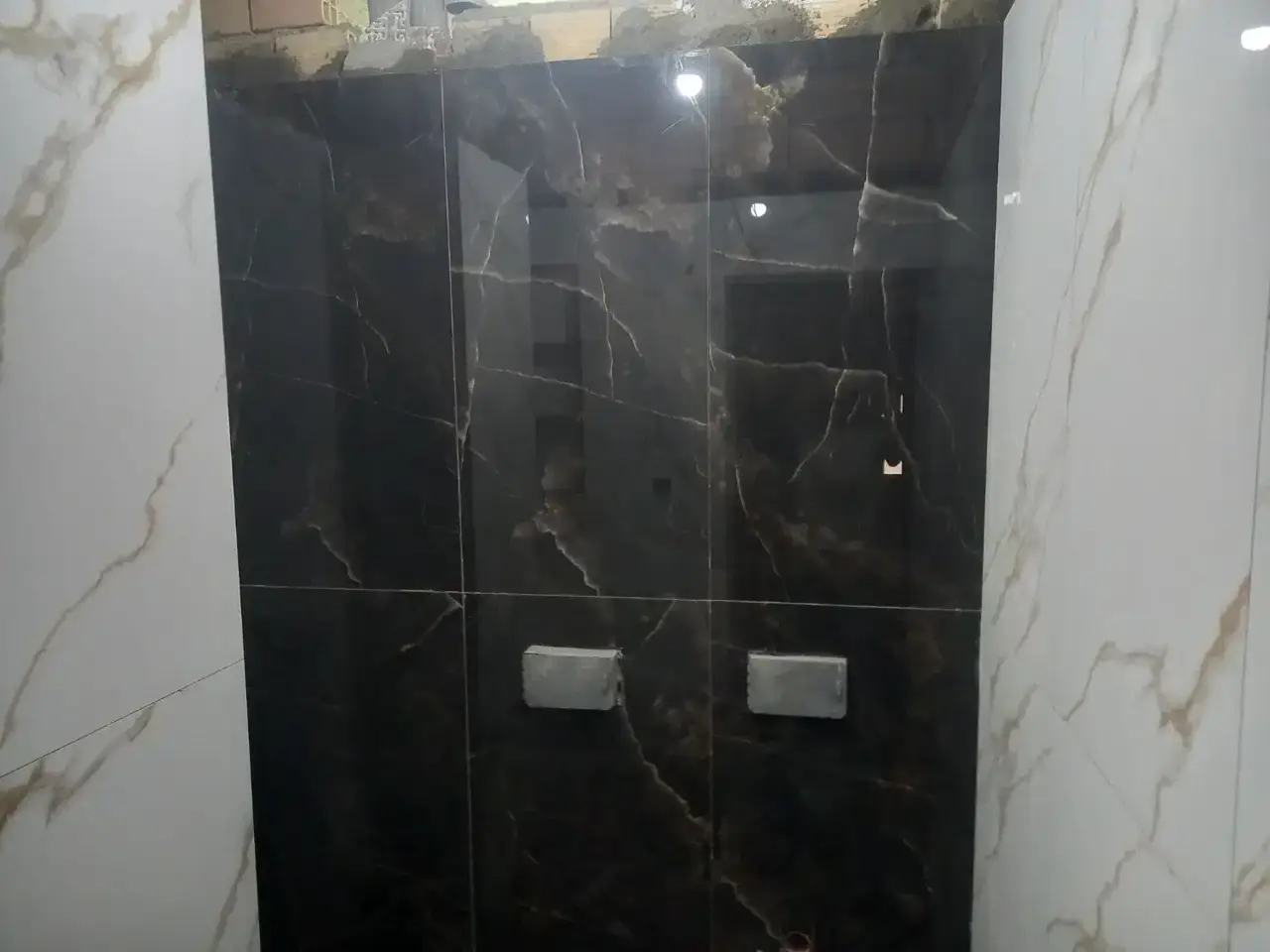 اجرای کاشی سرامیک کف نما ساختمان عیبیابی نم سرویس