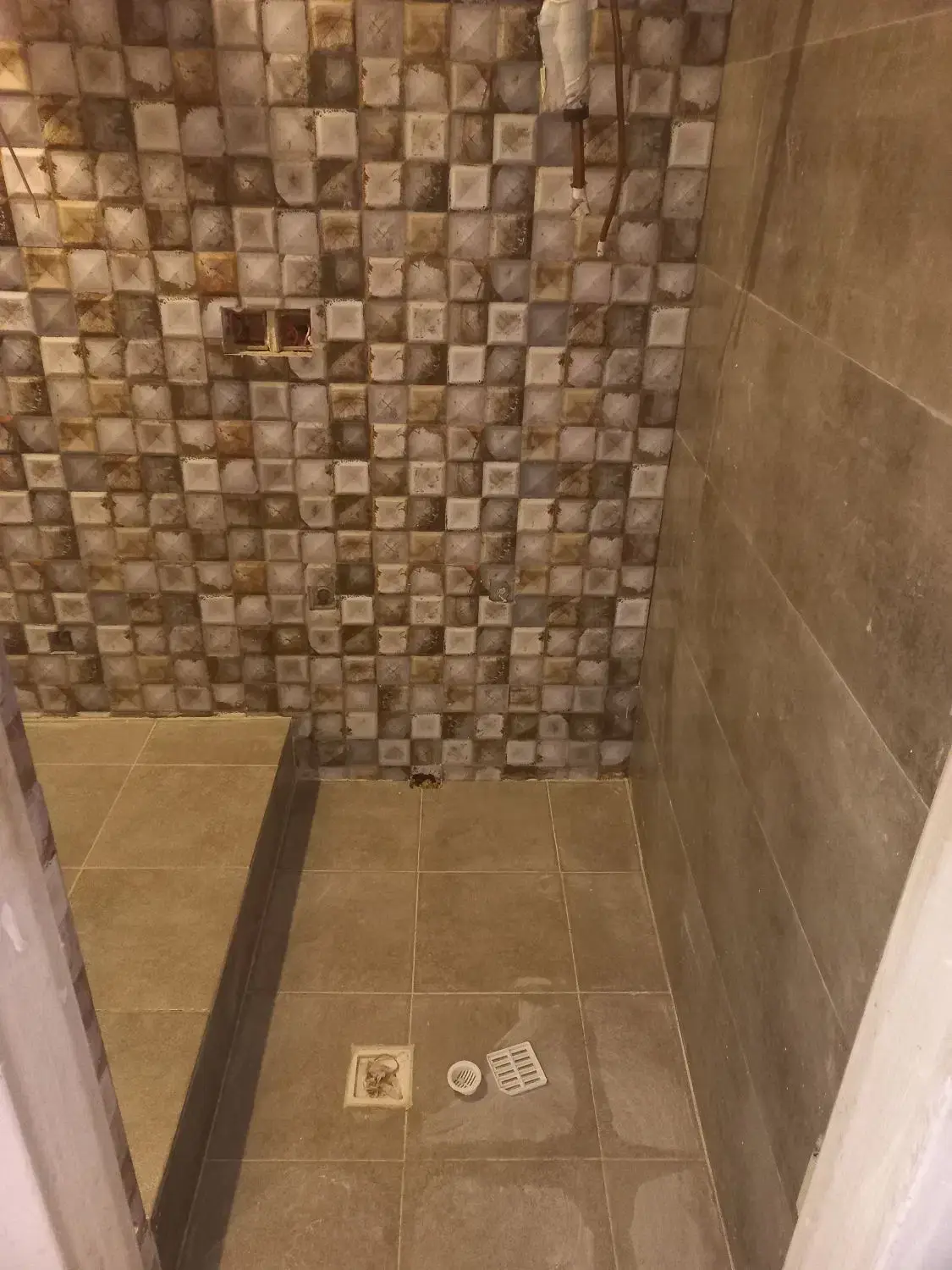 تخریب کاشی کاری گچکاری لوله کشی سیمان کاری بنایی