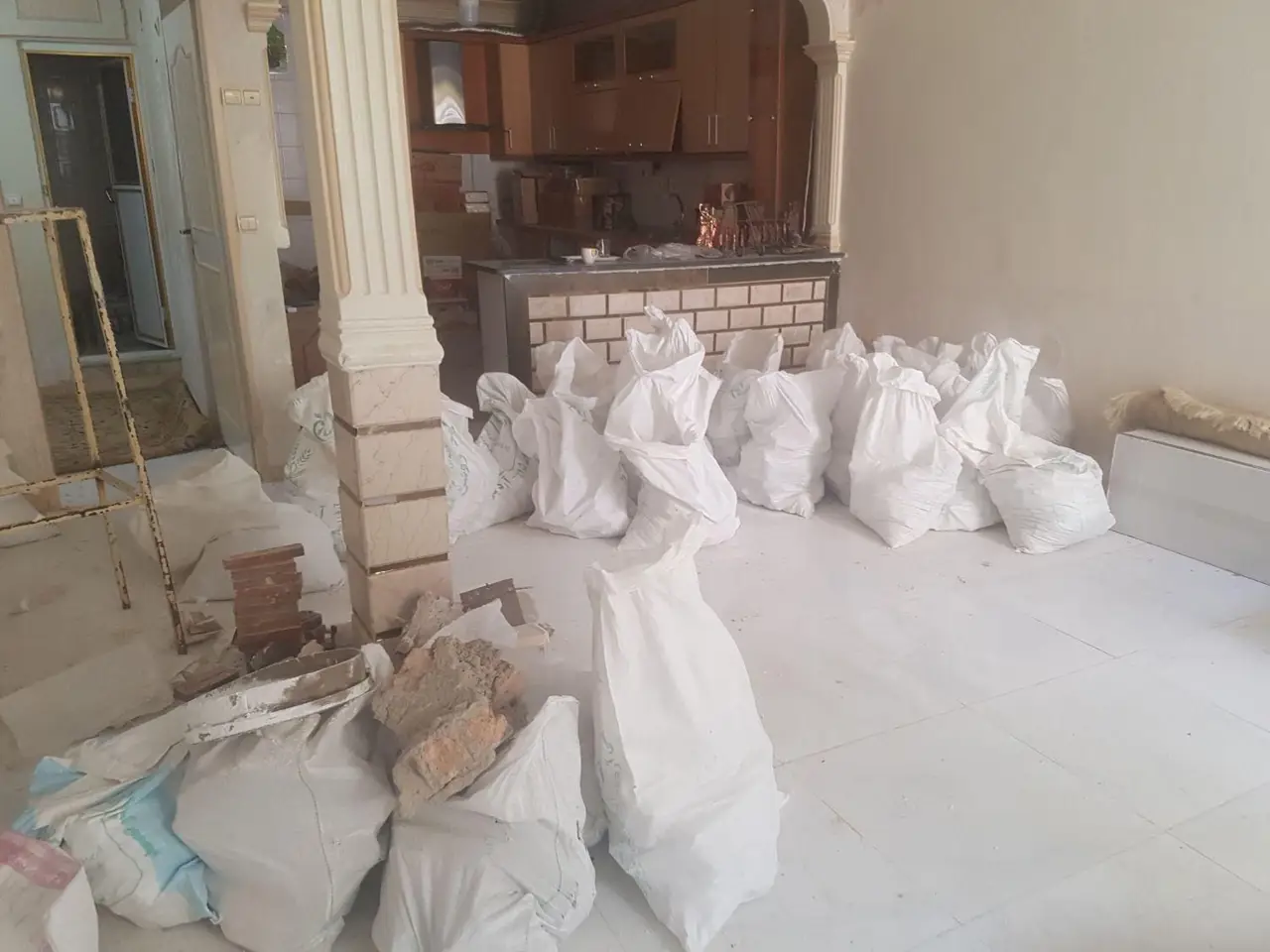 تخریب باز سازی داخل واحد