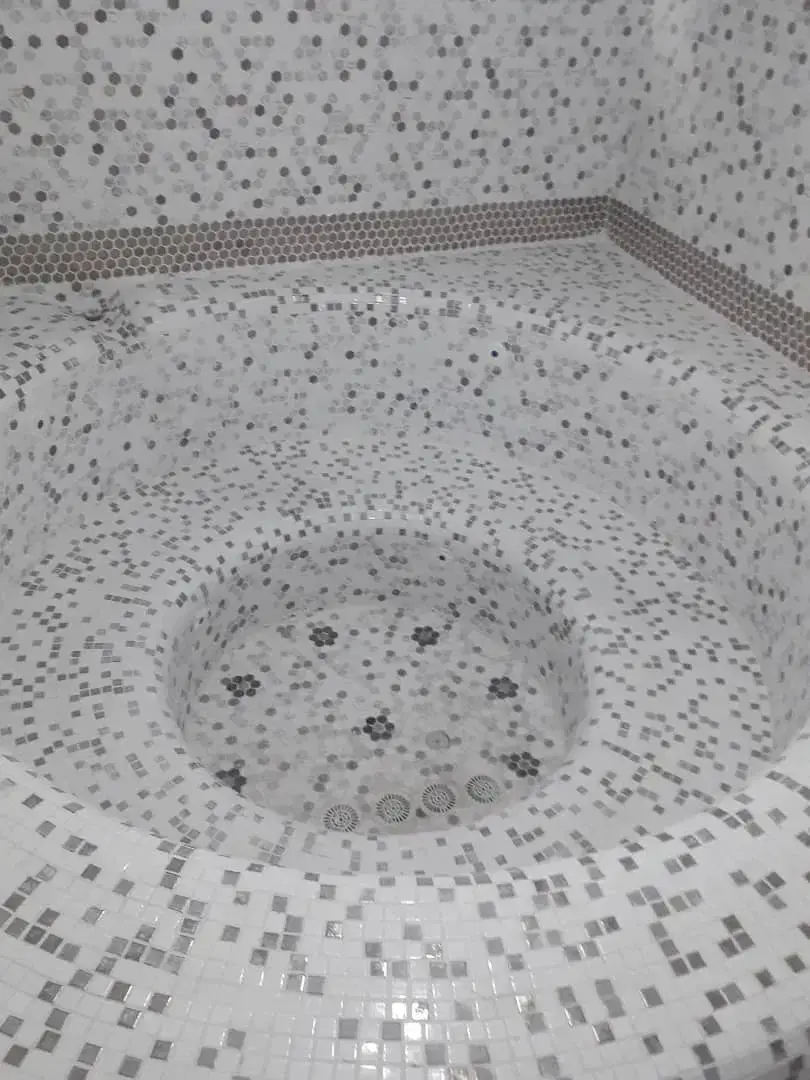 ساخت استخر آب بندی کاشیکار کاشیکاری طراحی تعمیرات