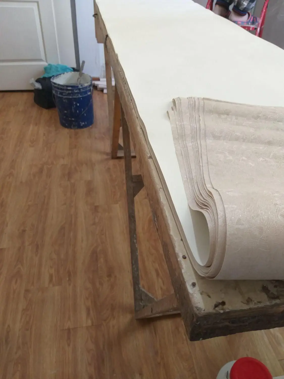 نصب کاغذ دیواری پارکت کفپوش سقف کاذب