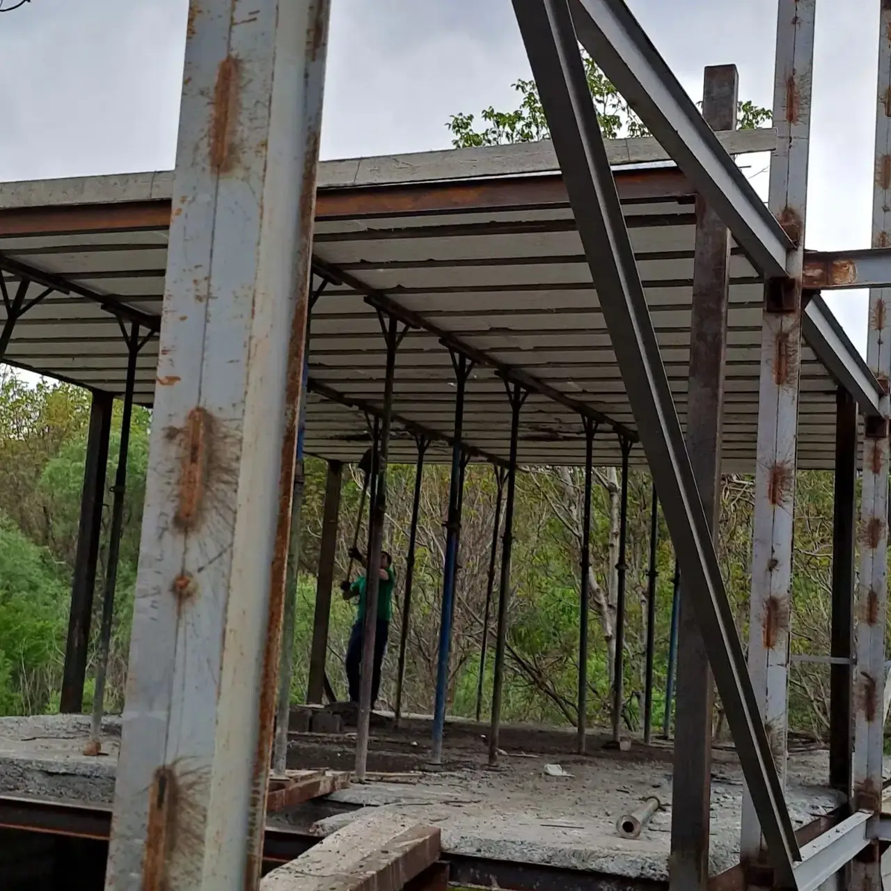 اجرای سقف های فلزی و جوشکاری