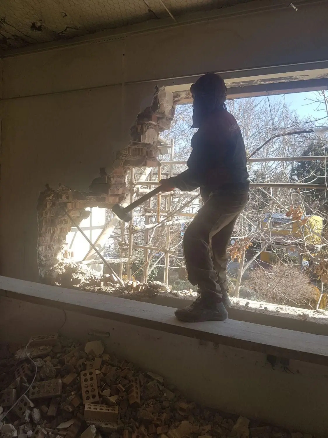 تخریب باز سازی داخل واحد