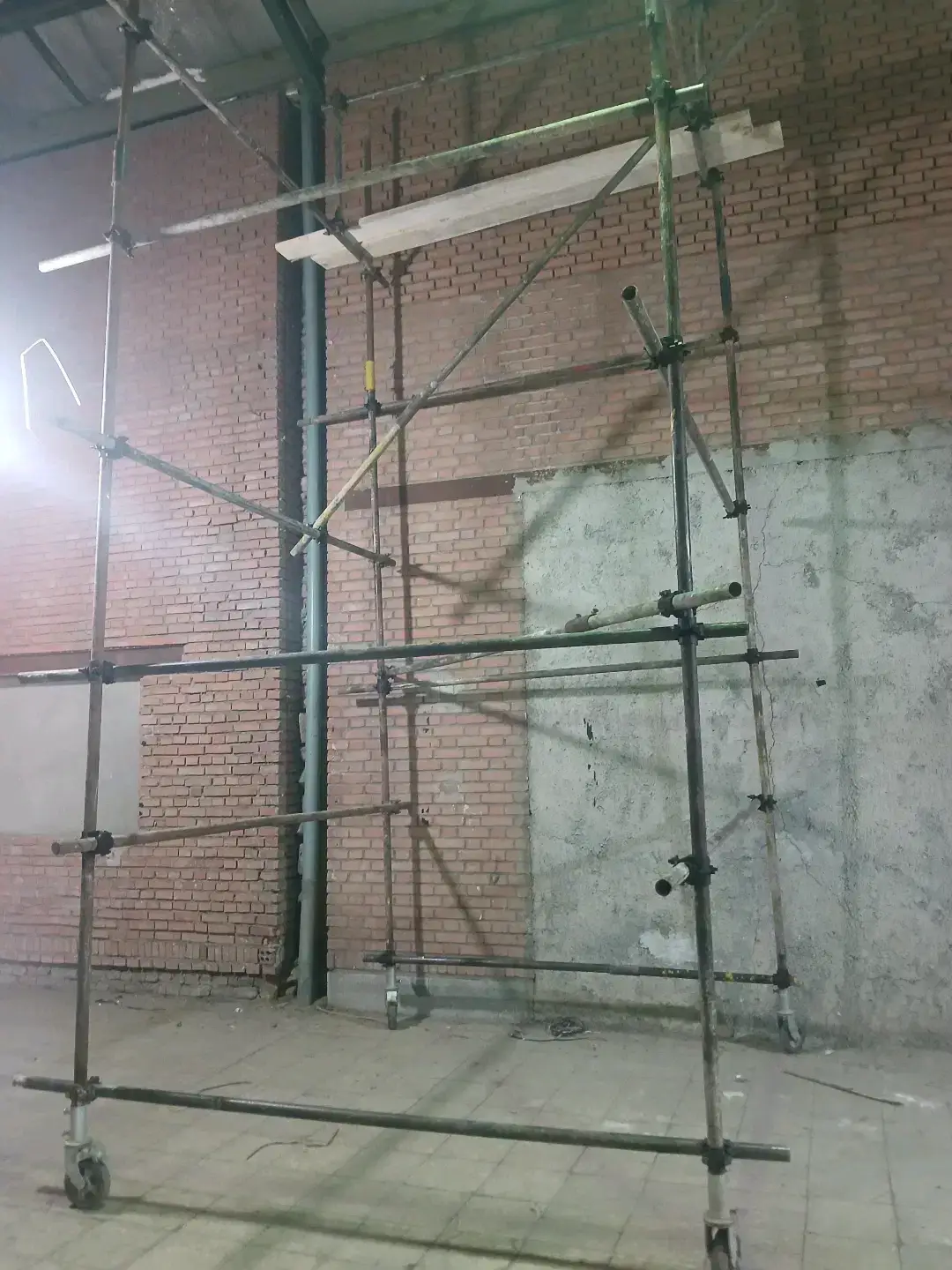 اجاره تخته و بشکه داربست در محل